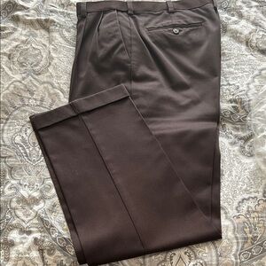 Roundtree and Yorke Men's Classic Brown Pants